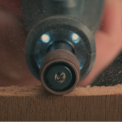 Ukázka použití Dremel 408 brusného válečku 13 mm