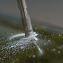 Ukázka použití Dremel 662 vrtacího bitu do skla 3,2 mm
